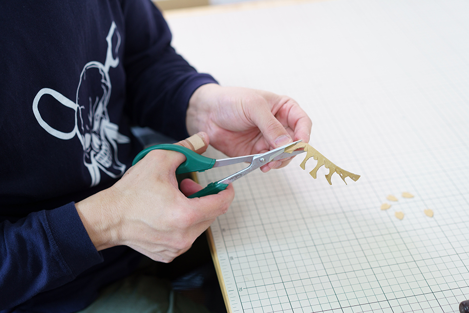 選び抜いたハサミで作るオダカマサキさんのダンボールアート