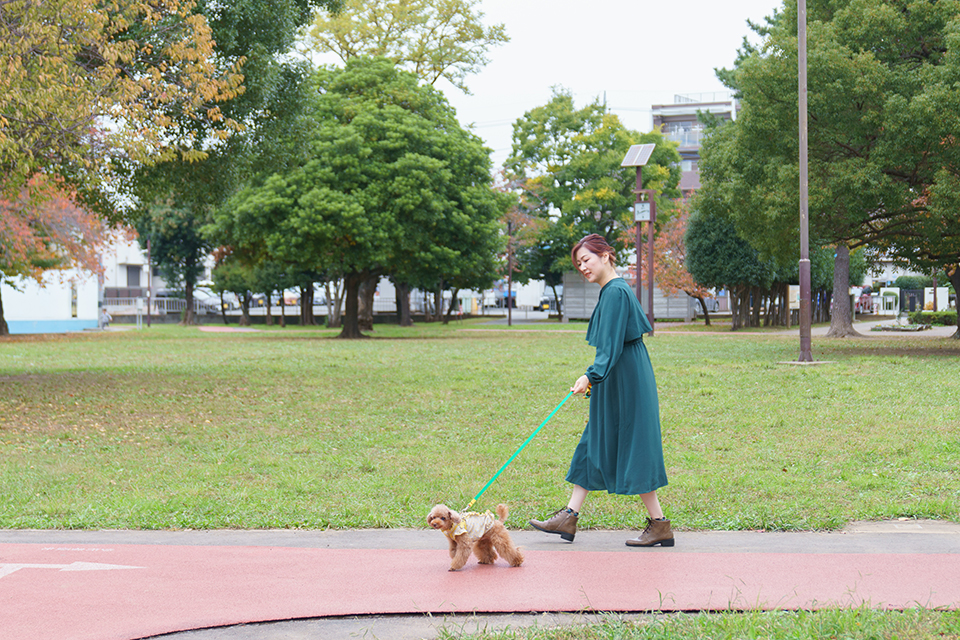 犬の体型に合わせた永瀬さやかさんの着心地のよい洋服